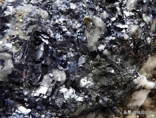 别只炒黄金！中国真正“赚钱王牌”	，是这俩东西，年内涨幅超110%