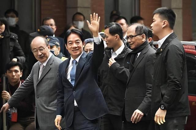 董军在人民大会堂表态后，特朗普对台湾下重手，统一或提前到来