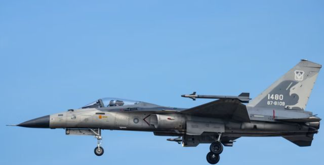 IDF战斗机支棱起来了？台军换有源相控阵雷达，依然是歼10C的靶机