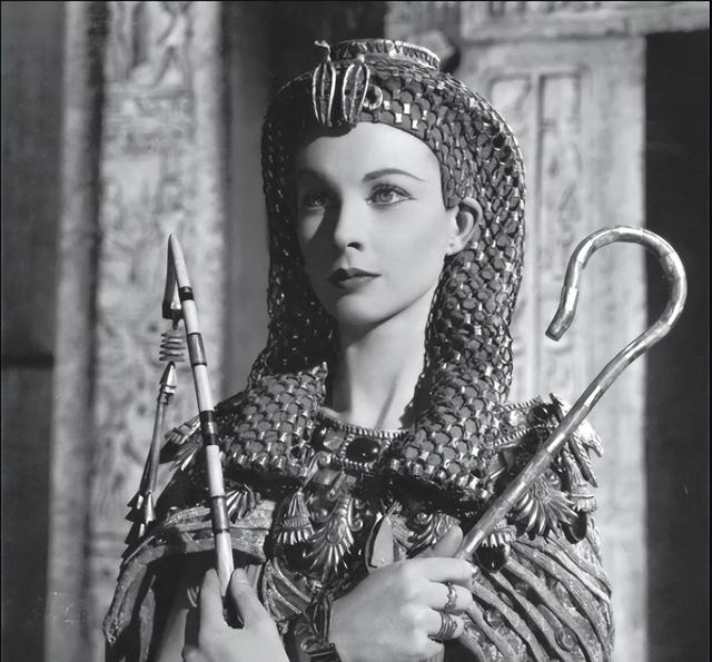 埃及艳后荒诞的人生：嫁给亲兄弟，先后勾引凯撒及其女婿和义子