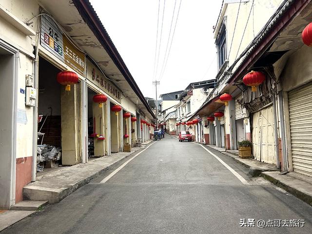 成都龙泉山下，被严重低估的古场镇，美食诱人，公交车直达！