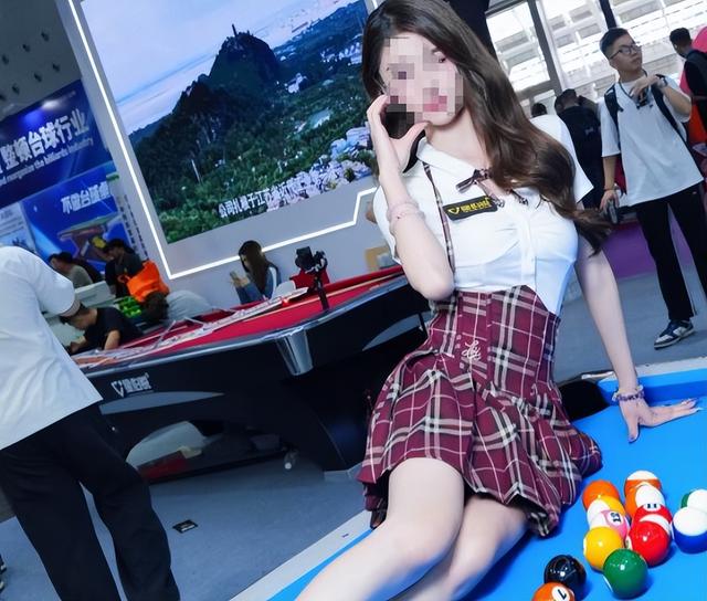 台球厅被曝涉黄，包间内藏玄机，美女陪练988包一杆进洞