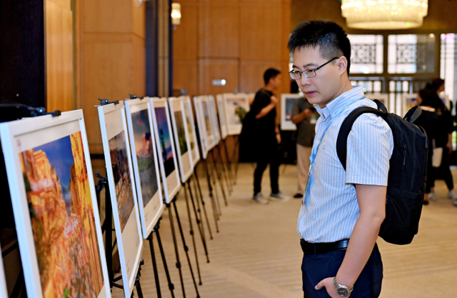 相隔近万里的跨洲展示，乐山收获了什么？