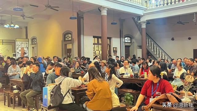 港澳及海外媒体人沉浸式漫步潮州古城街巷，品味地道潮味