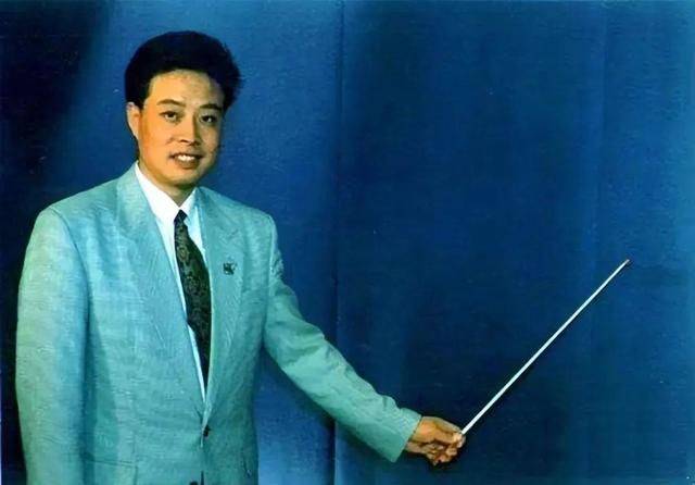 没想到，主持央视天气预报将近30年的宋英杰，竟是兼职的"临时工"