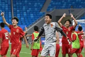 3-1，爆大冷！中国队爆发，再胜韩国队，国产C罗连过7人轰世界波图片