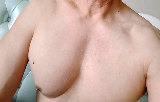 70岁大爷坚持俯卧撑十年，胸围突破112cm的秘诀！