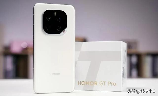 2025手机别乱买，这3款公认“高配低价”，16GB+512GB也有真香价