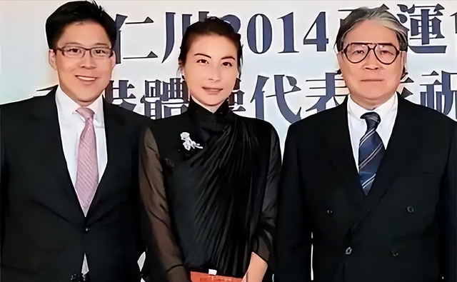 霍震霆没想到，44岁儿媳郭晶晶再次官宣喜讯	，让整个阔太圈沉默了