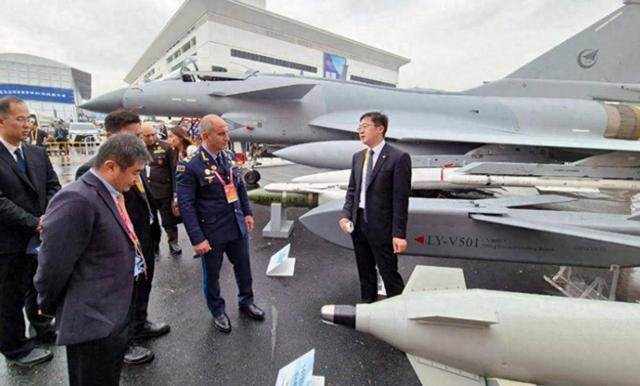 刚买枭龙又收红旗 - 9BE！阿塞拜疆为啥扔俄制装备，偏爱中国货？