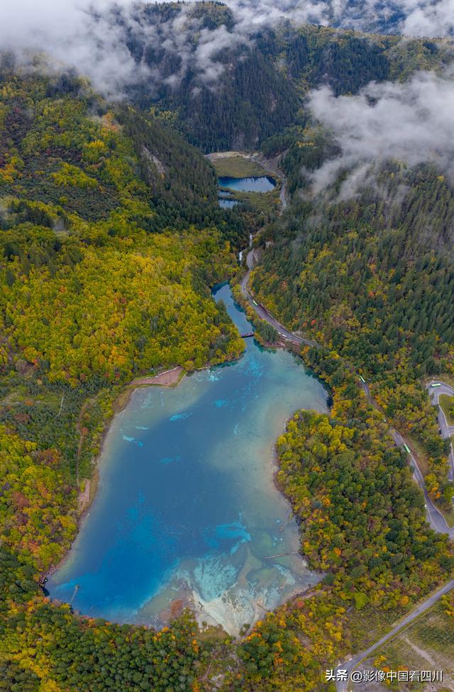 四川阿坝：金秋九寨美如画