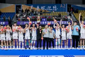 新疆男篮青年队获全国U19联赛冠军图片