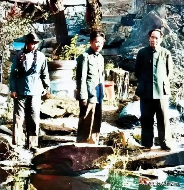 1962年，刘思齐和杨茂之新婚后，去看望毛主席，留下的珍贵合影