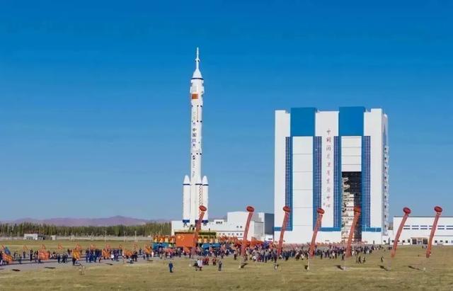 神舟二十号航天员还没返航,两款新飞船准备首飞:能去接回来吗