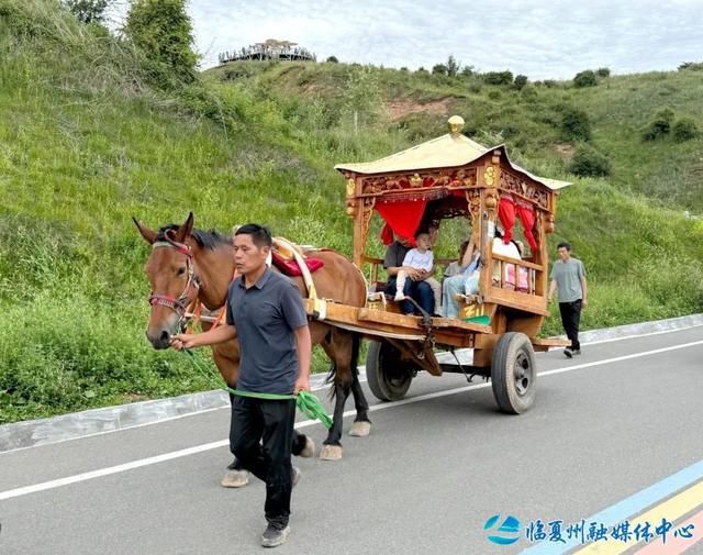 雨歇风凉花正好 耳子屲梁客如潮