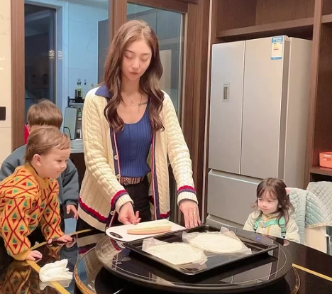 “买英国精子生3娃”的山东女人，7年后现状曝光：她后悔了吗？