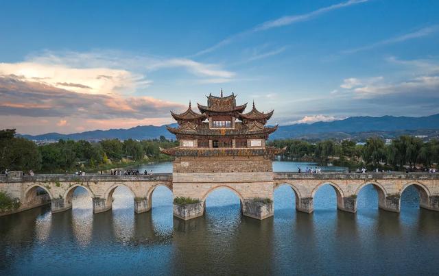 云南适合养老的五座小城，消费低，气候舒适，生活节奏慢