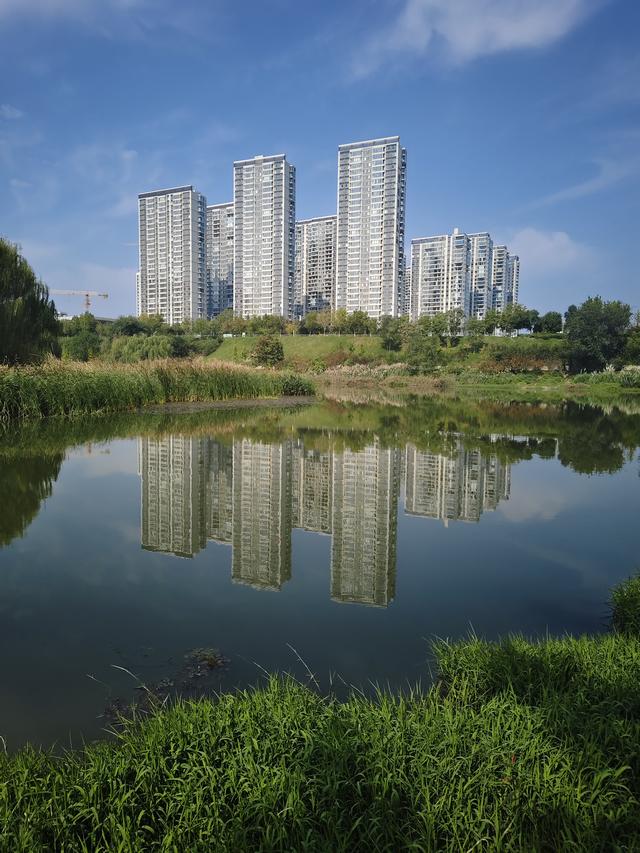 徒步穿越西流湖，赏秋正当时