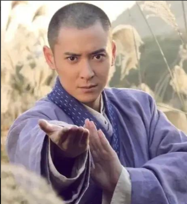 “横店一哥”沦落拍短剧 当年配角已成顶流，网友感叹：太掉价了！