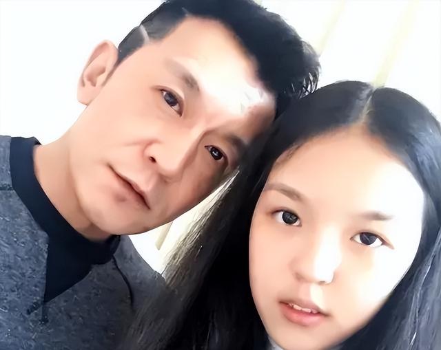 李咏生前提出3个要求，离世7年后“情敌	”才出现，哈文只剩下心酸