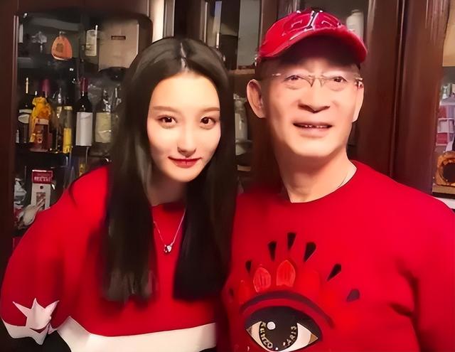 六小龄童愁嫁34岁女儿，看到真容后，男网友惊呼：“这谁敢娶”？