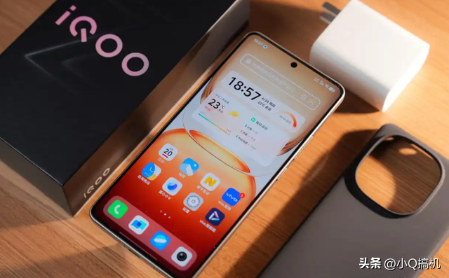 iQOO诚意十足，跑分190万+7620mAh，高性能长续航手机不到1500元