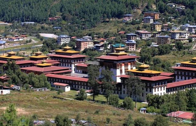 全球最富有王室的豪华住宅大揭秘