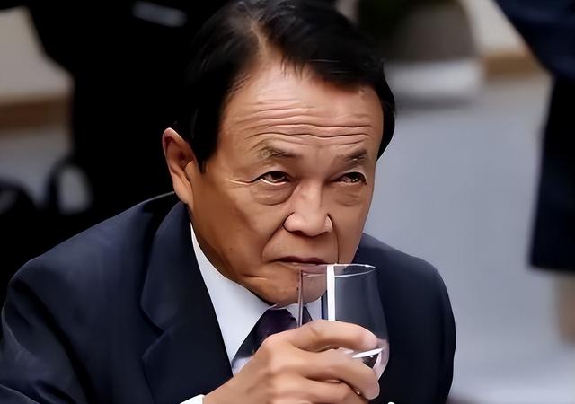 麻生太郎不装了，彻底撕下伪装，日本亮明底线：日本要对抗到底
