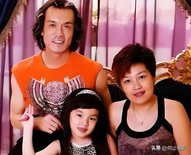 李咏生前提出3个要求，离世7年后“情敌”才出现，哈文只剩下心酸