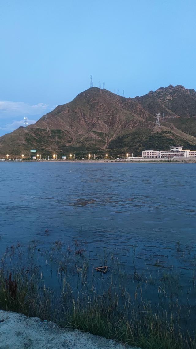 爬拉萨南山公园