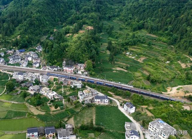我的铁路风景丨时光与山河的辙印