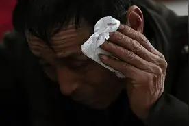 叔叔去外面打工，十二三岁的侄子陪婶婶睡觉做伴，最终家破人散图片