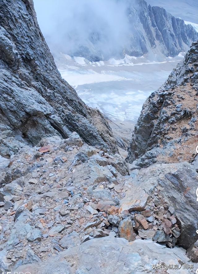 被宰了？10个村民花费12小时，抬一受伤驴友下山，收费6万引热议