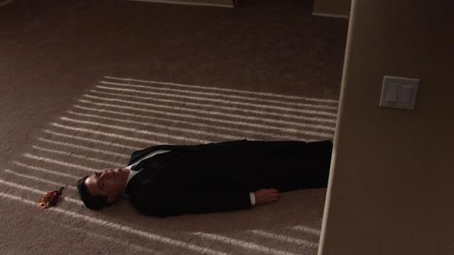 从玻璃箱到红房间：解析《双峰》回归季的超现实密码