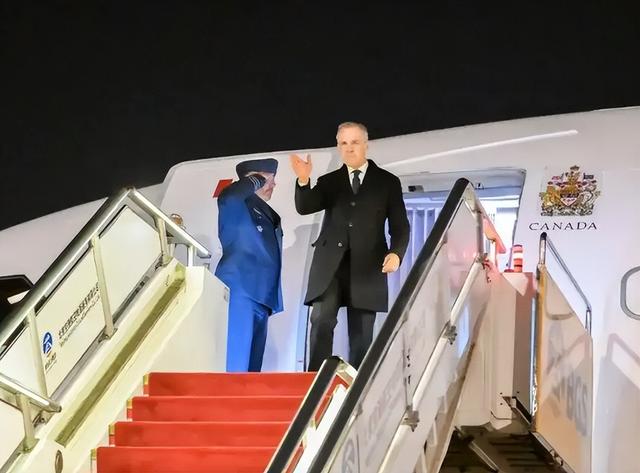 加拿大总理抵达北京，启程前对台叫停一件事，特朗普涉台措辞变了