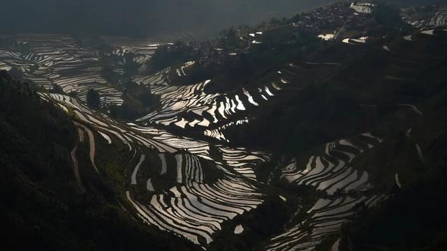 累了！就到这条路上走走，它也许是你逃离喧嚣的“心灵驿站”