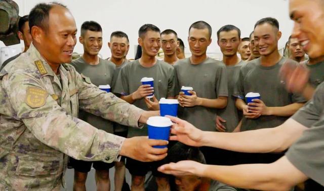 “老兵不老”！53岁教练三上阅兵场，背后故事震撼人心！