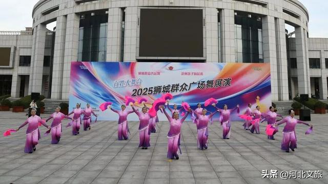 2025狮城群众广场舞展演在沧州文化艺术中心广场举办