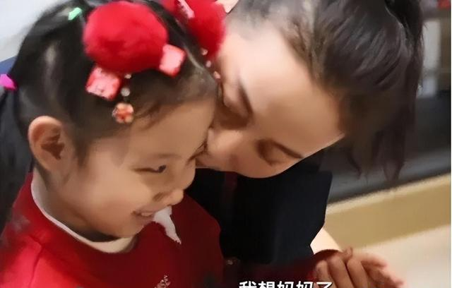 王亚平之女，母亲是航天员，父亲是飞行员，享受四项优待