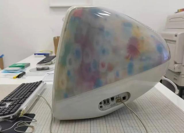 罕见的“半透明”苹果电脑，自带日文键盘，闲鱼开价三千块