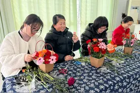 花香四溢，情暖巾帼——南宋幼儿园三八妇女节插花活动图片