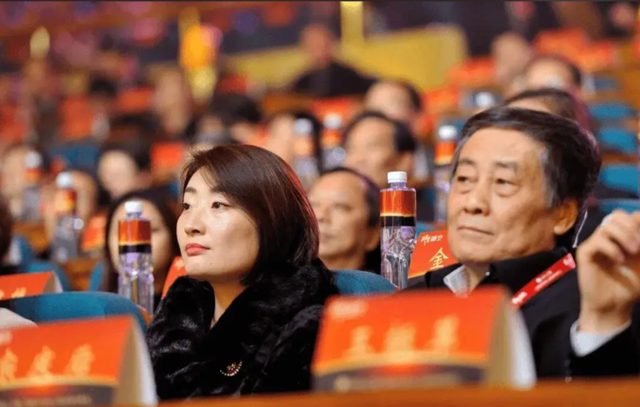 娃哈哈遗产风波没完，宗馥莉再传3大重磅消息，孟晚舟真没说错