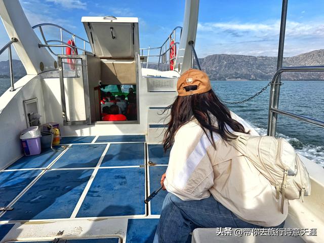 甘肃刘家峡水库，乘船游览黄河峡谷风光
