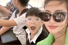 外国男人在泰国街头被打惨，女子：骂我妈，辱我国，就拼命！图片