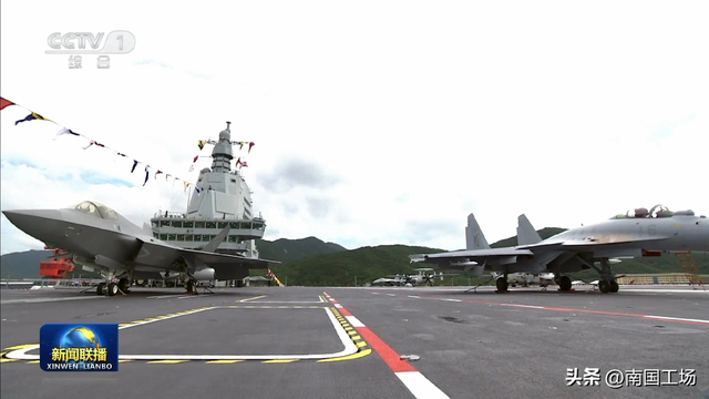 跑了！中国海军福建舰服役后，尼米兹号离开黄岩岛，后撤1000公里