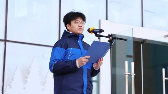 国旗下演讲 | 竞争伴成长，向阳再出发