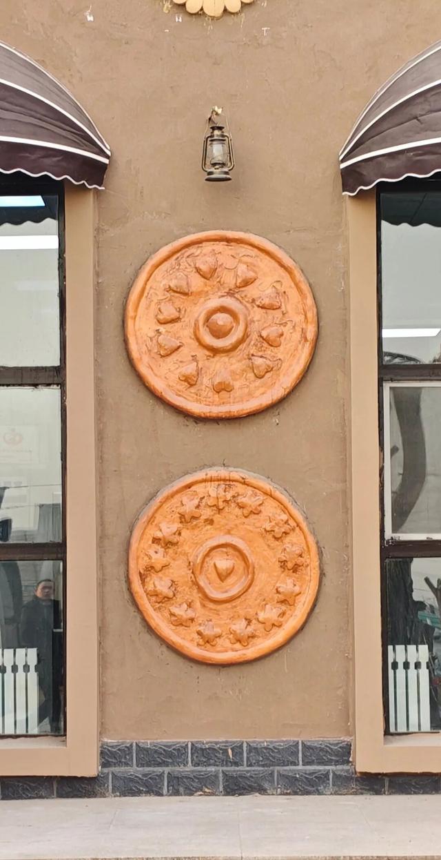 戈壁上的文化风情驿站——记三岔口喀什古城主题特色服务区的蝶变