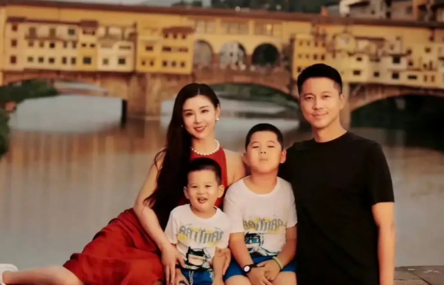 原来她是冯巩的“女儿”，出道20多年从不拍吻戏，年近40仍像18岁