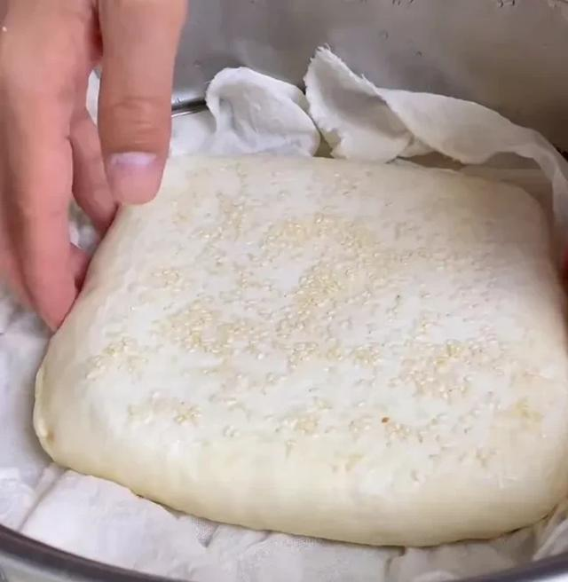 千层饼像我这样做，松软能翻书，一次醒发就搞定，方法简单易学