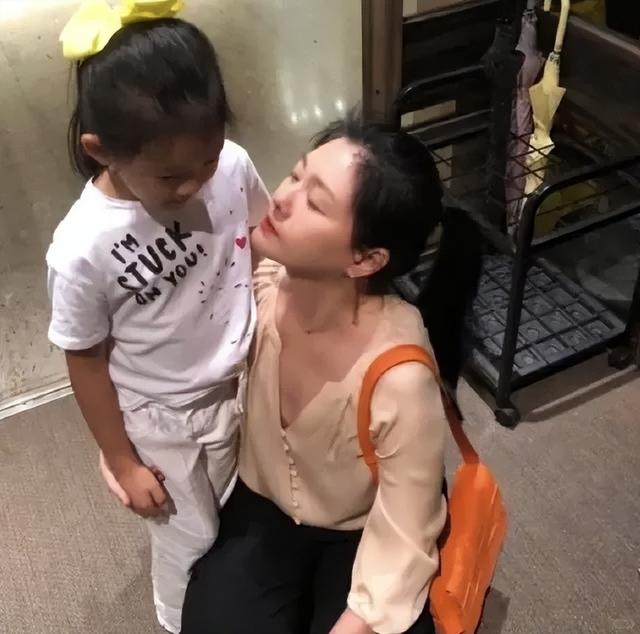 小玥儿长大了，简直就是小版的大S